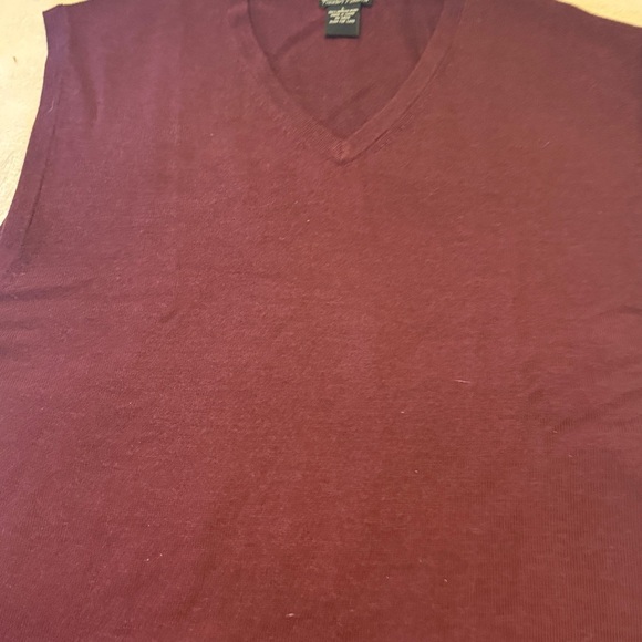 JoS A Bank Men's 100% Merino Wool Burgandy Sweater Vest in Lg - Picture 1 of 4
